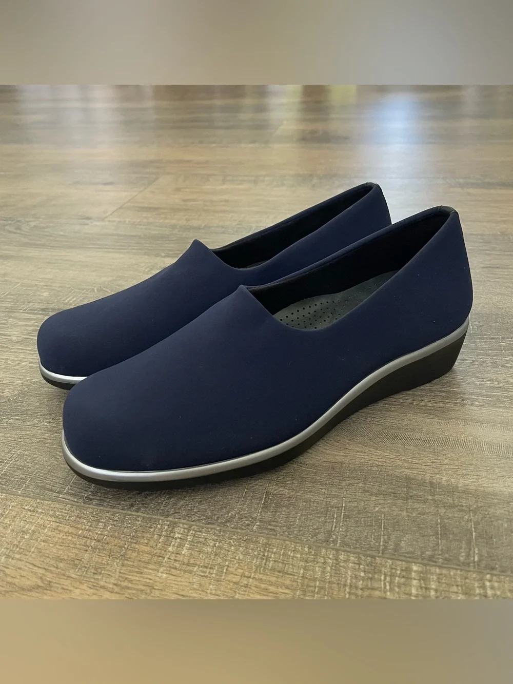 New SAS Bliss - Slip On Wedge size 6.5
